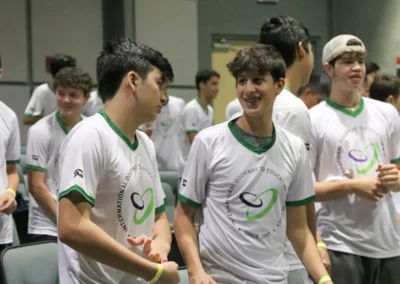 Estudiantes con talento académico destacado estudiando con becas en EEUU copia